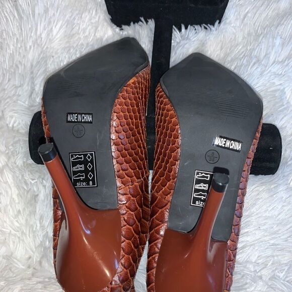 NWOT Bertinni Embossed Heels  - Picture 10 of 10